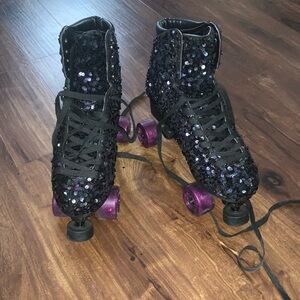 Custom womens quart skates. Brand new never worn. Offers accepted. Sz. 11/42